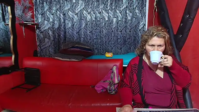 lesbiancuple online show from 28, 1, 2025