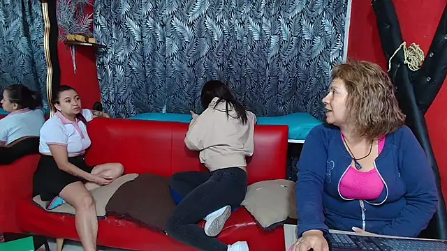 lesbiancuple online show from 31, 1, 2025