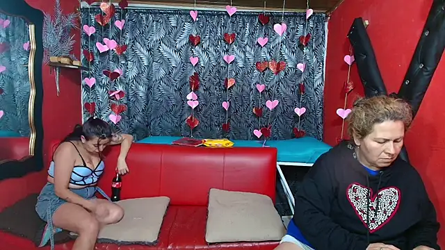 lesbiancuple online show from 14, 2, 2025