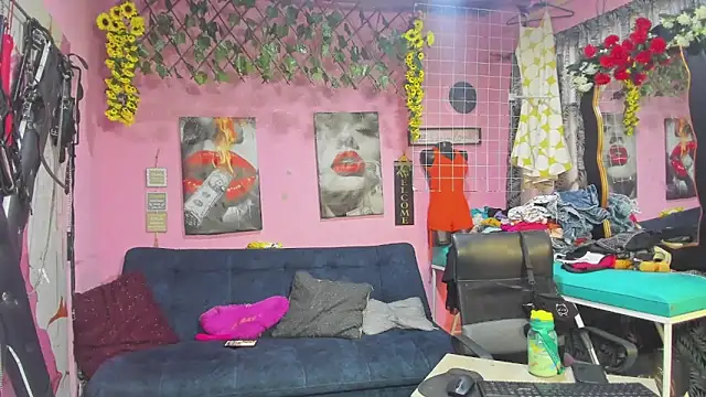 lesbiancuple online show from 9, 5, 2026