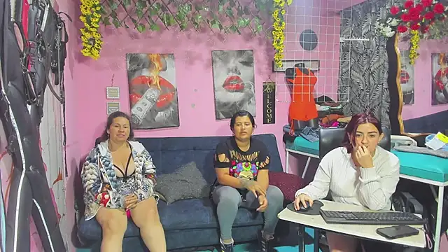 lesbiancuple online show from 12, 5, 2026