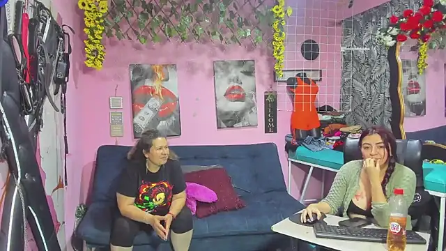 lesbiancuple online show from 13, 5, 2026