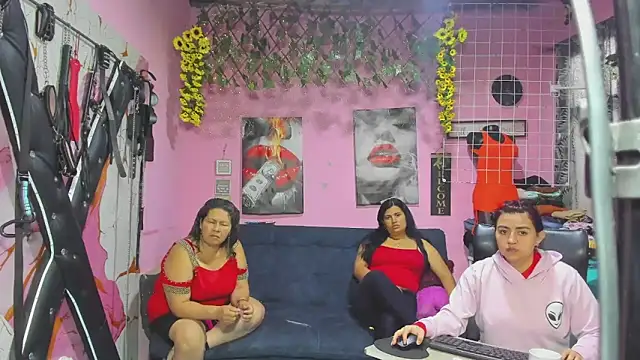lesbiancuple online show from 15, 5, 2026