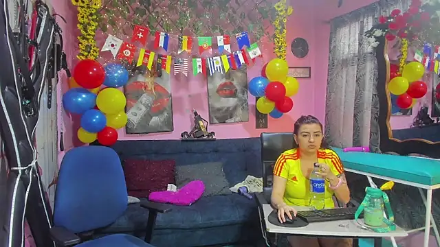 lesbiancuple online show from 17, 6, 2026