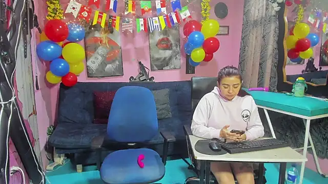 lesbiancuple online show from 18, 6, 2026