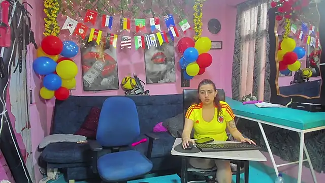 lesbiancuple online show from 27, 6, 2026