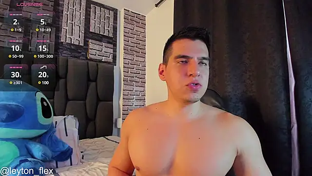 Snapshot of leyton_flex chatting on 5, 1, 2025 leyton flex online show from 5, 1, 2025