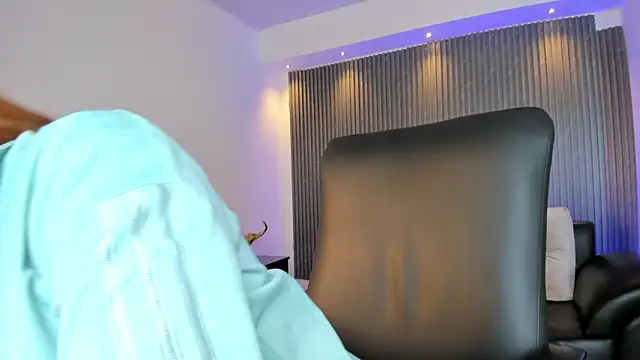 Snapshot of kimbrownn chatting on 17, 12, 2025 kimbrownn online show from 17, 12, 2025