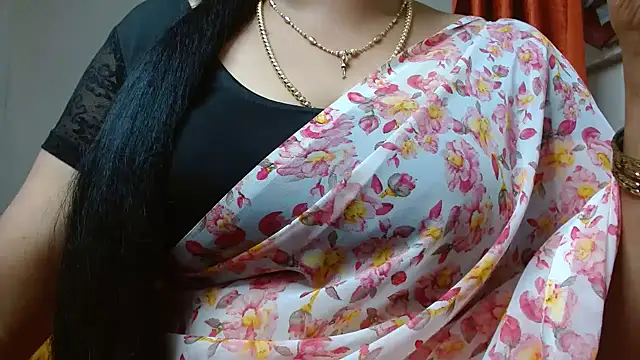 Snapshot of tamilharini chatting on 7, 10, 2025 tamilharini online show from 7, 10, 2025
