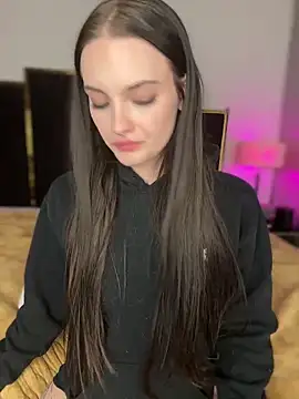 Snapshot of KarissaChantelle chatting on 23, 12, 2024 KarissaChantelle online show from 23, 12, 2024