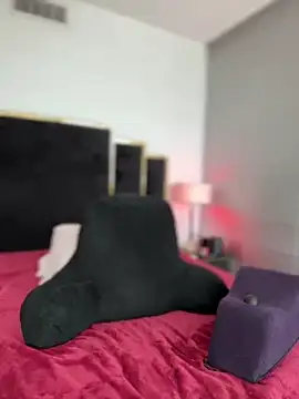 Snapshot of KarissaChantelle chatting on 5, 1, 2025 KarissaChantelle online show from 5, 1, 2025