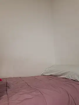 Snapshot of laura_dirtyhot chatting on 17, 12, 2024 laura dirtyhot online show from 17, 12, 2024