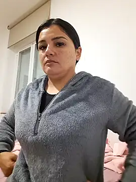 Snapshot of laura_dirtyhot chatting on 8, 1, 2025 laura dirtyhot online show from 8, 1, 2025