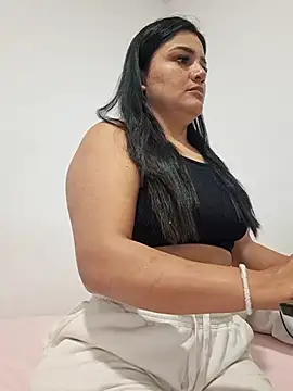 Snapshot of laura_dirtyhot chatting on 16, 1, 2025 laura dirtyhot online show from 16, 1, 2025