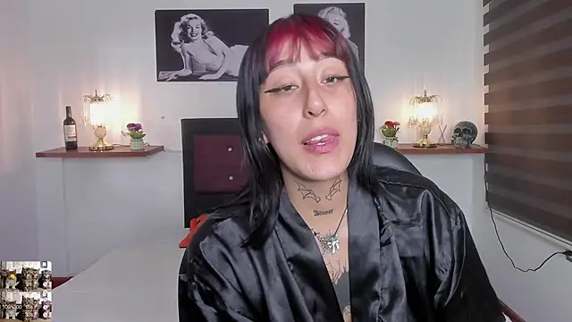 Mariana Joness online show from 6, 12, 2024