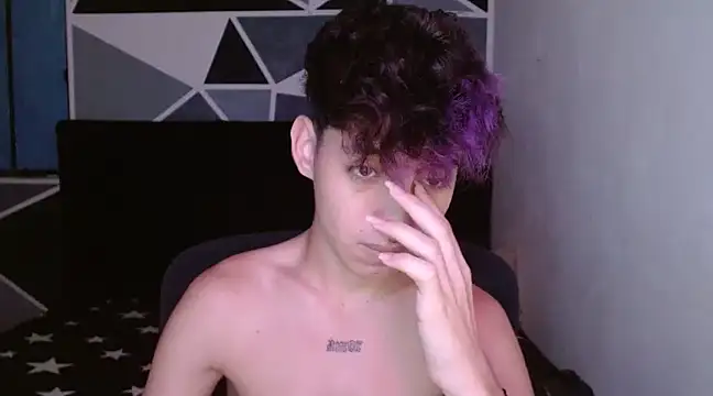 Snapshot of littlextreme chatting on 5, 1, 2025 littlextreme online show from 5, 1, 2025