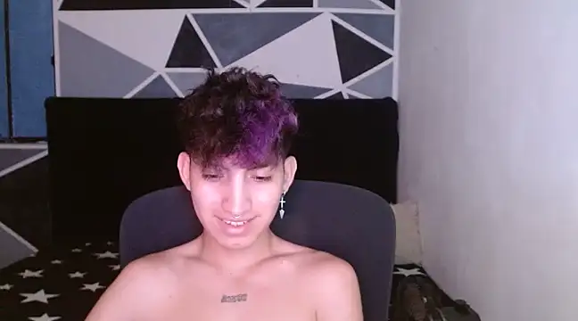 Snapshot of littlextreme chatting on 5, 1, 2025 littlextreme online show from 5, 1, 2025