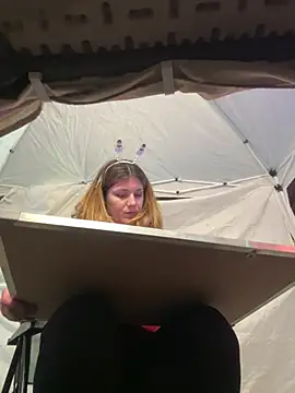 DaisyVibesss online show from 12, 12, 2024