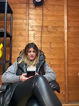 DaisyVibesss online show from 4, 1, 2025