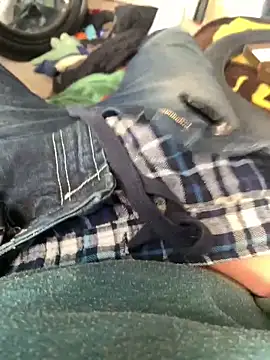 Hugetings online show from 5, 3, 2026