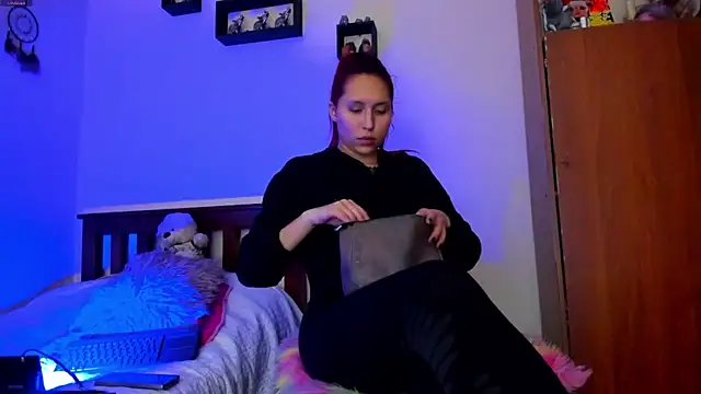 Cheerryll online show from 6, 3, 2025