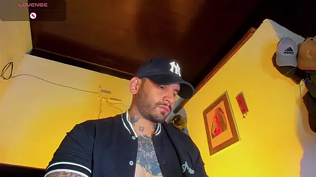 Snapshot of CamiloGray_ chatting on 20, 3, 2025 CamiloGray  online show from 20, 3, 2025