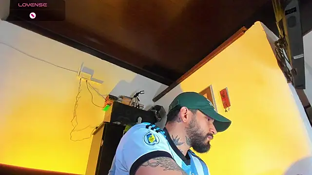 Snapshot of CamiloGray_ chatting on 14, 9, 2025 CamiloGray  online show from 14, 9, 2025