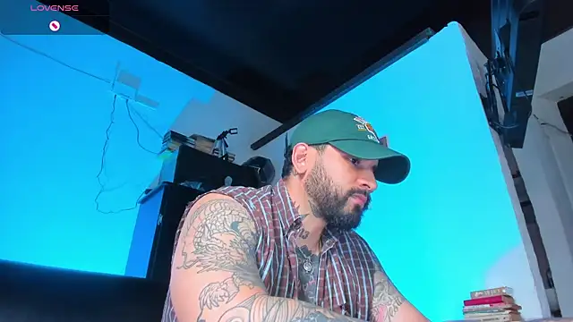 Snapshot of CamiloGray_ chatting on 18, 9, 2025 CamiloGray  online show from 18, 9, 2025