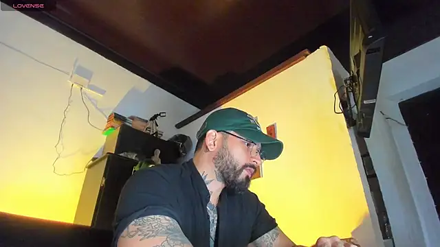 Snapshot of CamiloGray_ chatting on 19, 9, 2025 CamiloGray  online show from 19, 9, 2025
