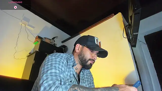 Snapshot of CamiloGray_ chatting on 24, 9, 2025 CamiloGray  online show from 24, 9, 2025