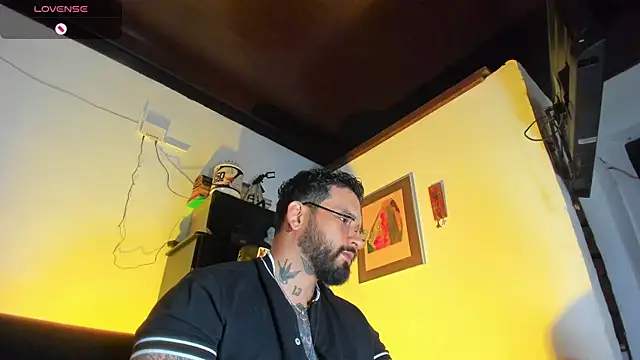 Snapshot of CamiloGray_ chatting on 29, 9, 2025 CamiloGray  online show from 29, 9, 2025