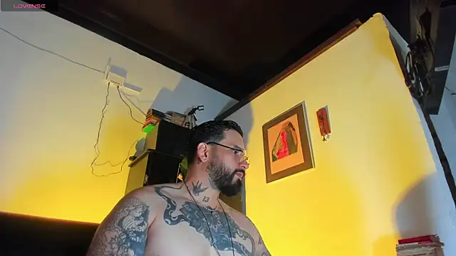 Snapshot of CamiloGray_ chatting on 7, 10, 2025 CamiloGray  online show from 7, 10, 2025