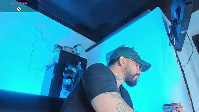 Snapshot of CamiloGray_ chatting on 9, 10, 2025 CamiloGray  online show from 9, 10, 2025