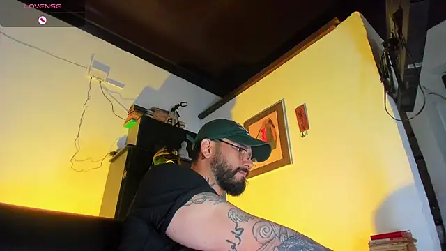 Snapshot of CamiloGray_ chatting on 10, 10, 2025 CamiloGray  online show from 10, 10, 2025