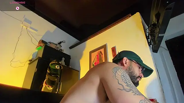 Snapshot of CamiloGray_ chatting on 11, 10, 2025 CamiloGray  online show from 11, 10, 2025