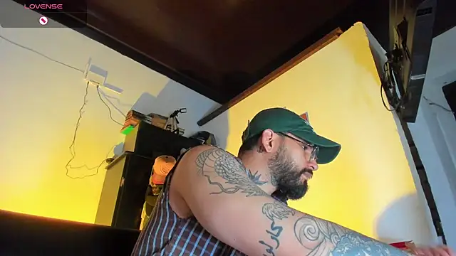 Snapshot of CamiloGray_ chatting on 13, 10, 2025 CamiloGray  online show from 13, 10, 2025