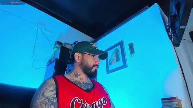 Snapshot of CamiloGray_ chatting on 21, 10, 2025 CamiloGray  online show from 21, 10, 2025