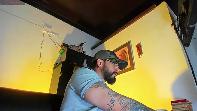 Snapshot of CamiloGray_ chatting on 22, 10, 2025 CamiloGray  online show from 22, 10, 2025