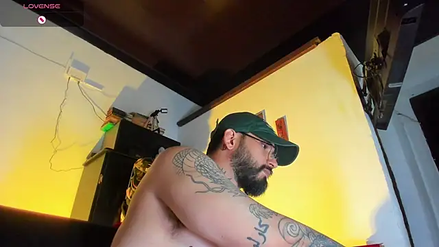 Snapshot of CamiloGray_ chatting on 23, 10, 2025 CamiloGray  online show from 23, 10, 2025