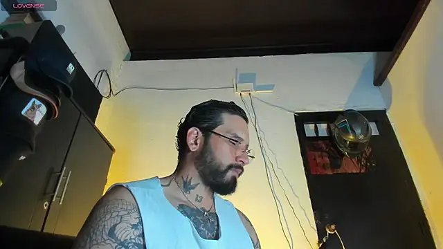 Snapshot of CamiloGray_ chatting on 7, 1, 2026 CamiloGray online show from 7, 1, 2026