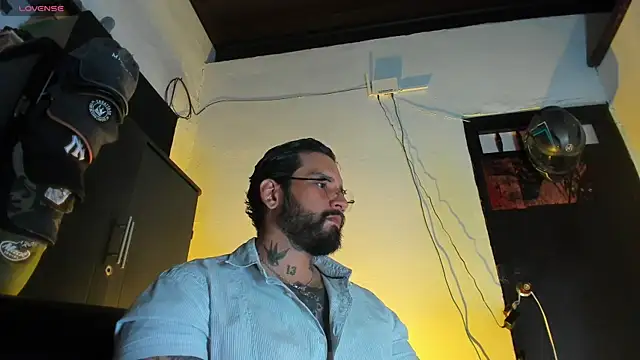 Snapshot of CamiloGray_ chatting on 8, 1, 2026 CamiloGray online show from 8, 1, 2026