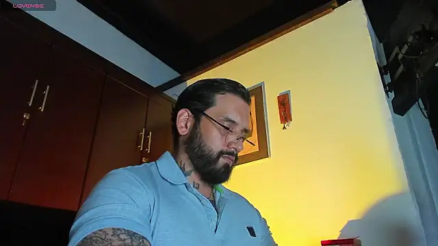 Snapshot of CamiloGray_ chatting on 5, 2, 2026 CamiloGray online show from 5, 2, 2026