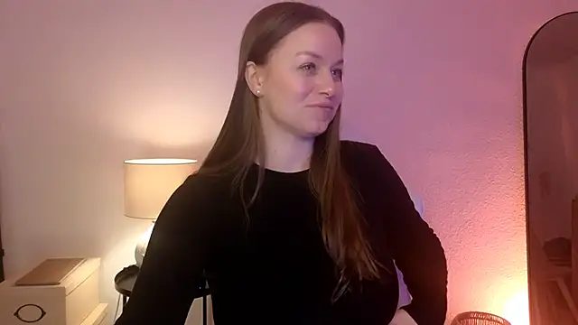 Snapshot of MilaFleur chatting on 1, 2, 2025 MilaFleur online show from 1, 2, 2025