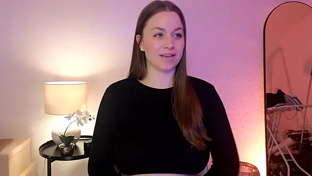 Snapshot of MilaFleur chatting on 15, 2, 2025 MilaFleur online show from 15, 2, 2025