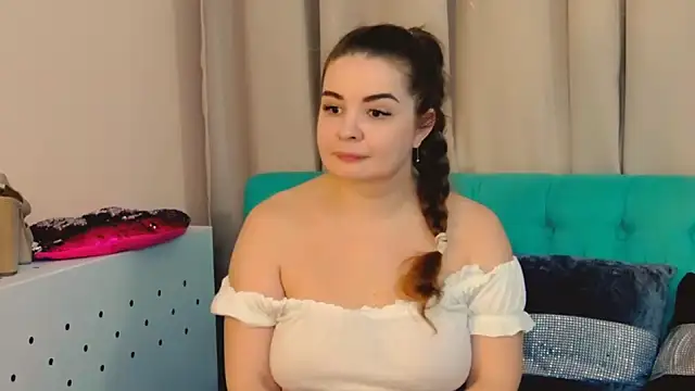 Snapshot of Riisse chatting on 5, 1, 2025 Riisse online show from 5, 1, 2025