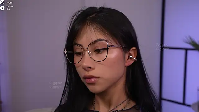Snapshot of Gigi_ohlala chatting on 9, 11, 2025 Gigi ohlala online show from 9, 11, 2025