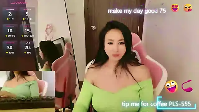 Snapshot of AsianQueens chatting on 14, 10, 2025 AsianQueens online show from 14, 10, 2025