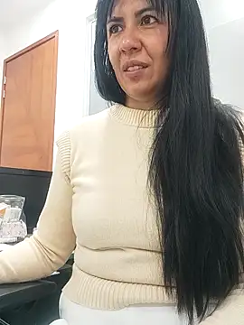Snapshot of aisha_latina chatting on 15, 9, 2025 aisha latina online show from 15, 9, 2025