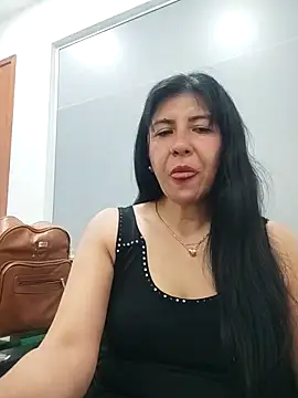 Snapshot of aisha_latina chatting on 19, 9, 2025 aisha latina online show from 19, 9, 2025