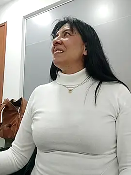 Snapshot of aisha_latina chatting on 23, 9, 2025 aisha latina online show from 23, 9, 2025
